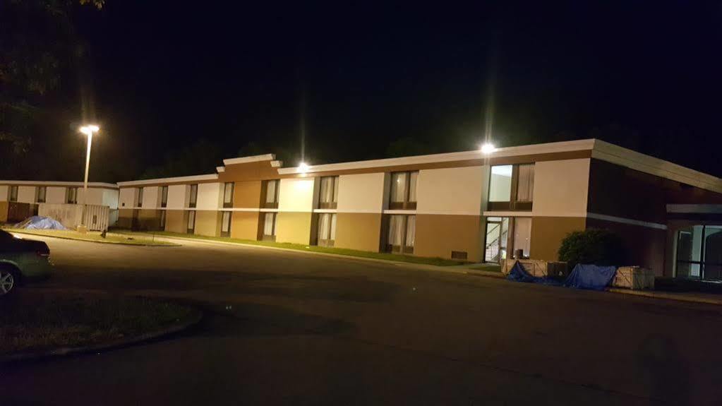 Econo Lodge Inn & Suites Norton Экстерьер фото